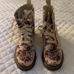 Dr. Martens 1460 Women’s Lace-Up Boots Victorian.